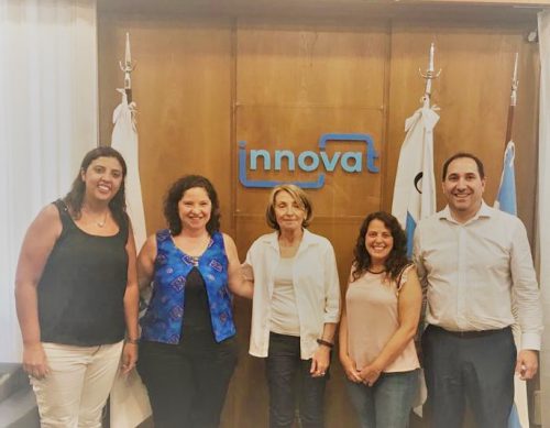 Valeria Mastracci, secretaria de InnovaT, Guadalupe Castillo, TH Asesores, Isabel Mac Donald, presidenta de InnovaT, Paula Marotta, TH Asesores y Diego Ferrara, tesorero de Innovat. 